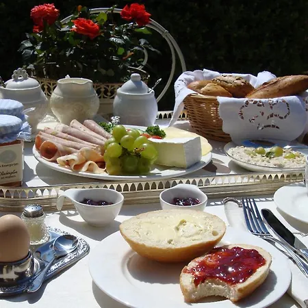 No.31 Im Rosengarten Pensión 4*